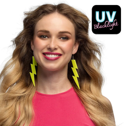 Ett par örhängen i neon-gult Flash UV