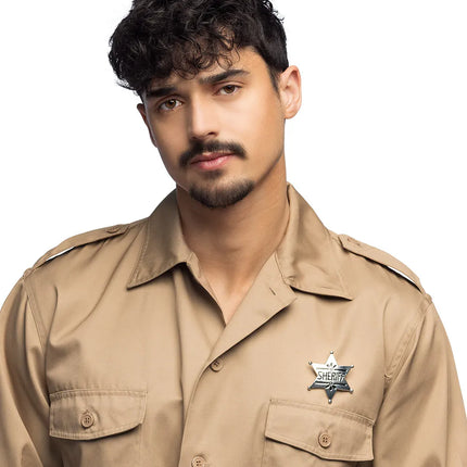 Metallbricka med texten ”Sheriff”