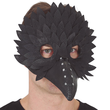 Halloween-mask med svarta fågelfjädrar