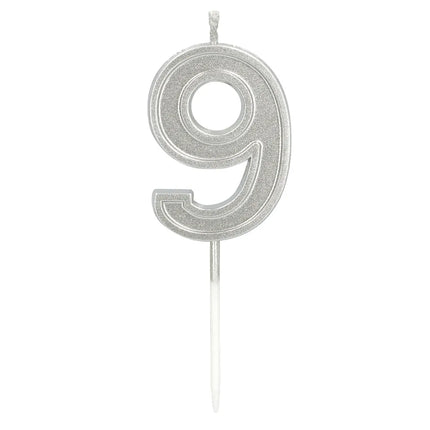 Ljus ”Elegant ’9’” i silver på pinne (3 x 4,2 x 0,7 cm)