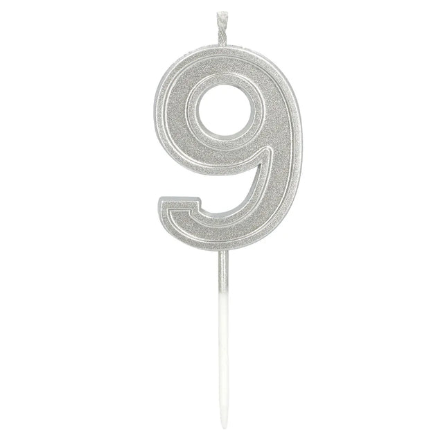 Ljus ”Elegant ’9’” i silver på pinne (3 x 4,2 x 0,7 cm)