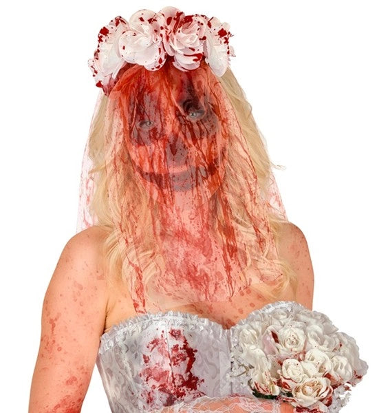 Blodig brudmask med slöja