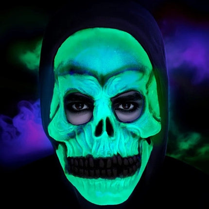 MASK – SKALLE MED HUVA – LATEX SOM LYSER I MÖRKRET