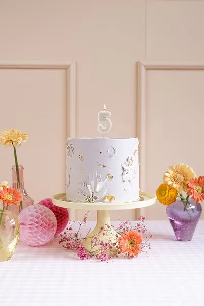 5 Jaar Kaars Beige 10cm van Partydeco koop je bij Partywinkel
