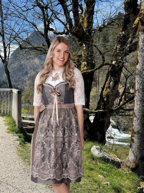 Bruine Dirndl Jurk Oktoberfest Dames Bloemen 2 delig van Haus Huberts koop je bij Partywinkel