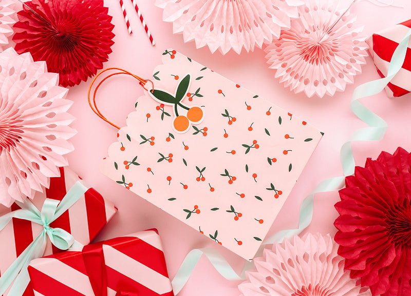 Cadeautasje Kers 32cm van Partydeco koop je bij Partywinkel