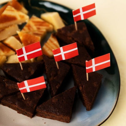 Cocktailprikkers Denemarken 8cm 50st van WeFiesta koop je bij Partywinkel