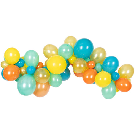 Färgad ballongbåge sommar