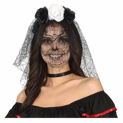 Svartvitt hårband med slöja