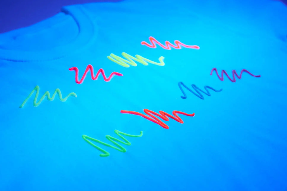 Moon Glow Glow Glow in the Dark Tygfärg Röd 30ml