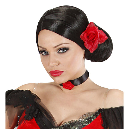 Svarta lösögonfransar spetsiga