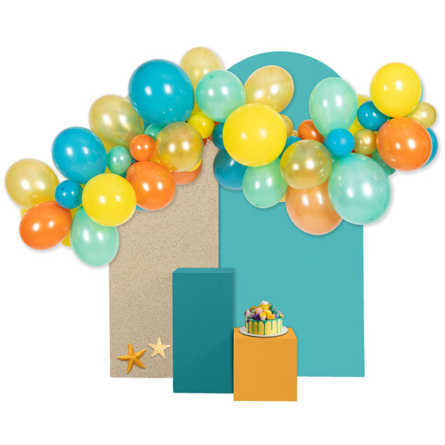 Färgad ballongbåge sommar