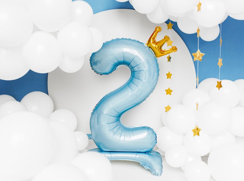 Folie Ballon Cijfer 2 Lichtblauw Standaard Leeg 84cm van Partydeco koop je bij Partywinkel