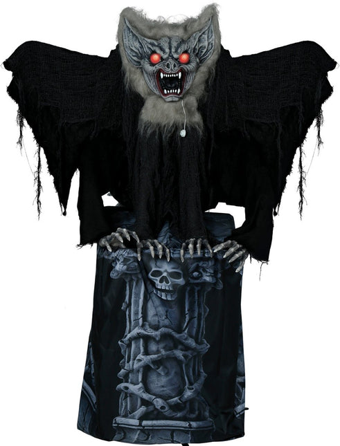 Halloween Decoratie Vleermuis Op Steen Beweegbaar Met Licht En Geluid 1,5m van Fiestas Guirca koop je bij Partywinkel