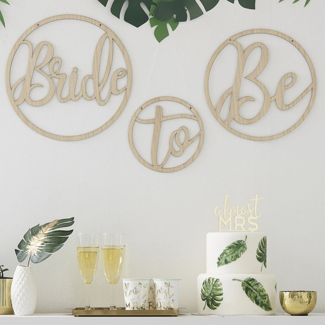 Hangdecoratie Bride To Be Hoepels Hout 3st van Ginger Ray koop je bij Partywinkel