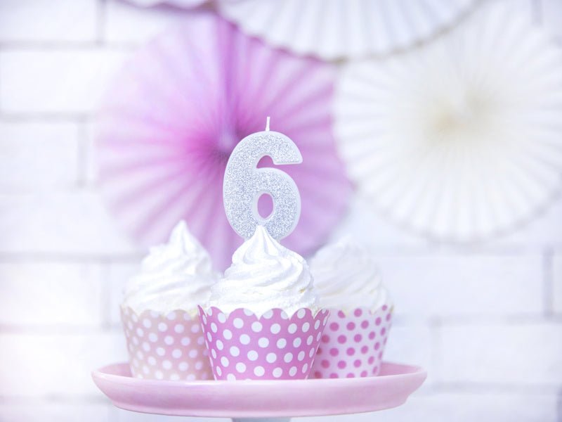 Kaars 6 Jaar Zilver 7cm van Partydeco koop je bij Partywinkel