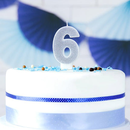 Kaars 6 Jaar Zilver 7cm van Partydeco koop je bij Partywinkel