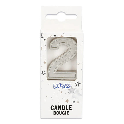 Kaarsje Elegant '2' zilver op prikker (3 x 4,2 x 0,7 cm) van Boland koop je bij Partywinkel