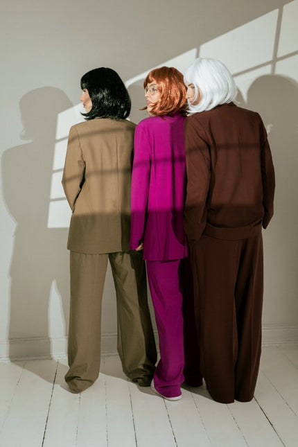 Oranje Pruik Bob Met Een Pony van Partydeco koop je bij Partywinkel