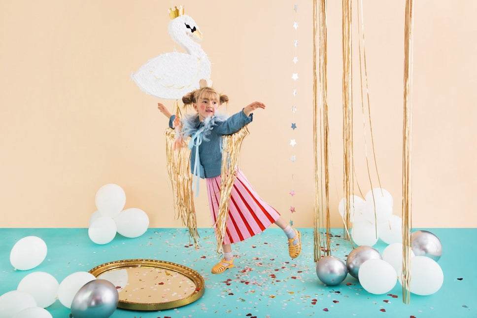 Pinata Zwaan 50cm van Partydeco koop je bij Partywinkel