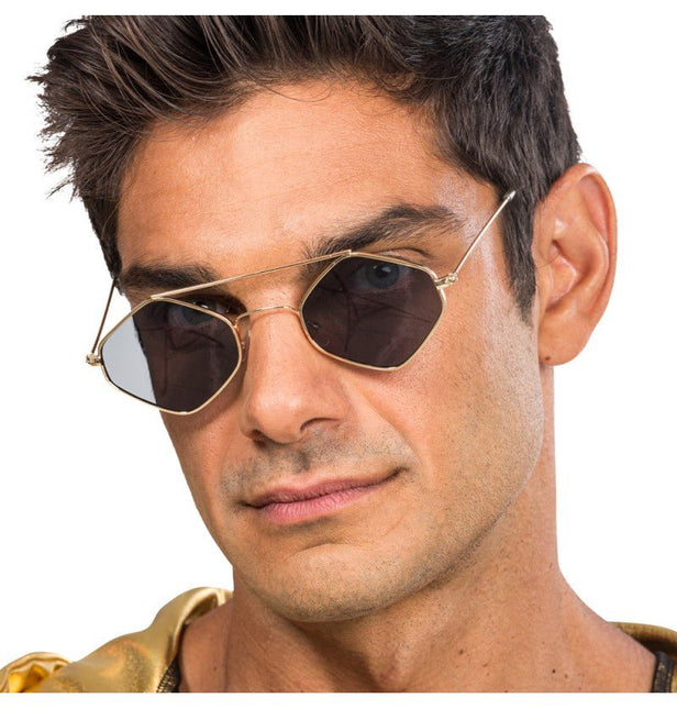 Rapper Bril – Met Metalen Ruitvormig Frame – 14 cm x 13,5 cm x 4,6 cm van CHAKS koop je bij Partywinkel