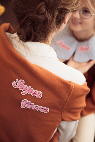 Strijk Embleem Supermom 2st van Partydeco koop je bij Partywinkel